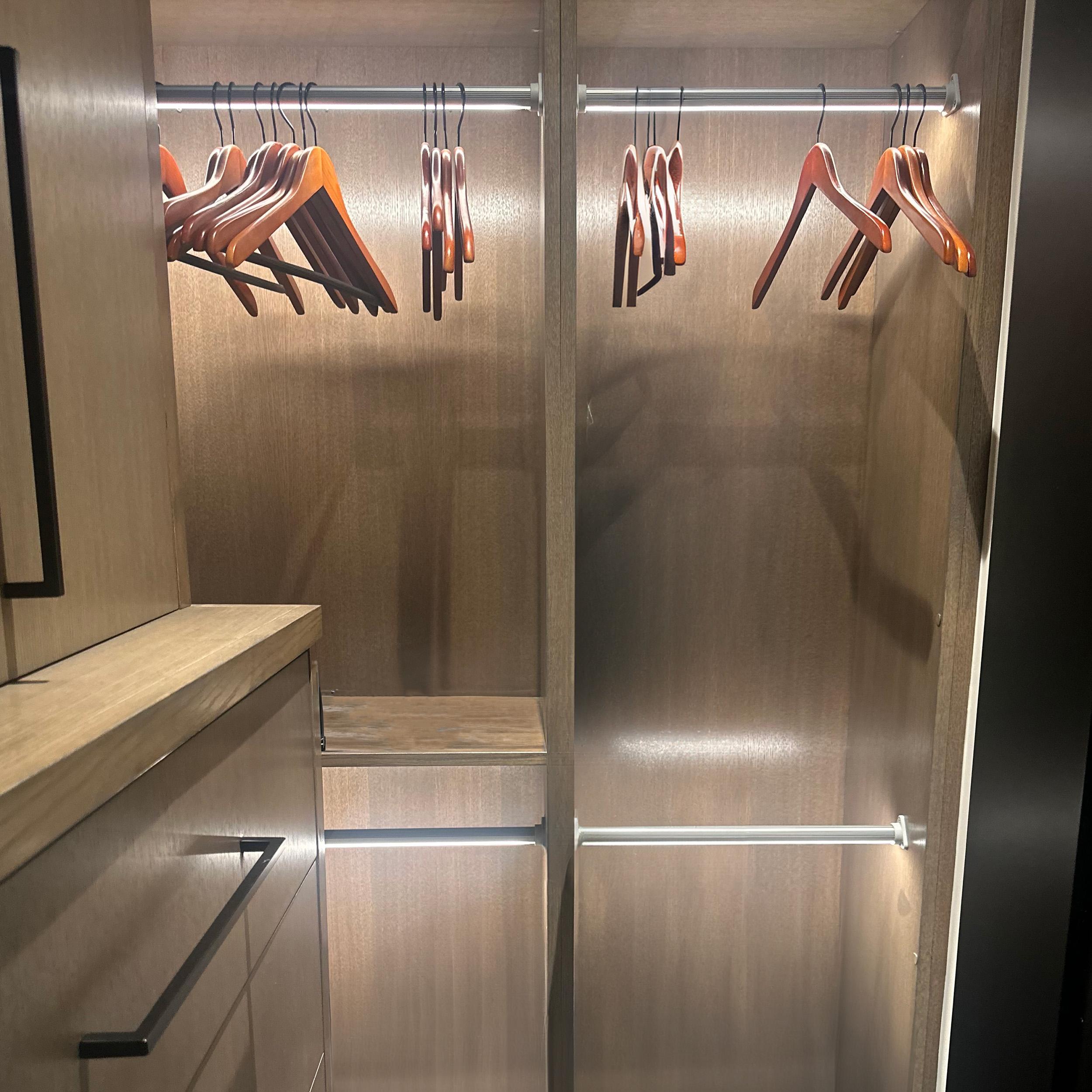 Diode Channel Bundle, CLOSET ROD, 79 in. piece, 24mm diameter, Frosted Lens, 1 open end cap, 1 closed end cap, 180 degree swivel bracket, 2 support brackets and 2 closet brackets